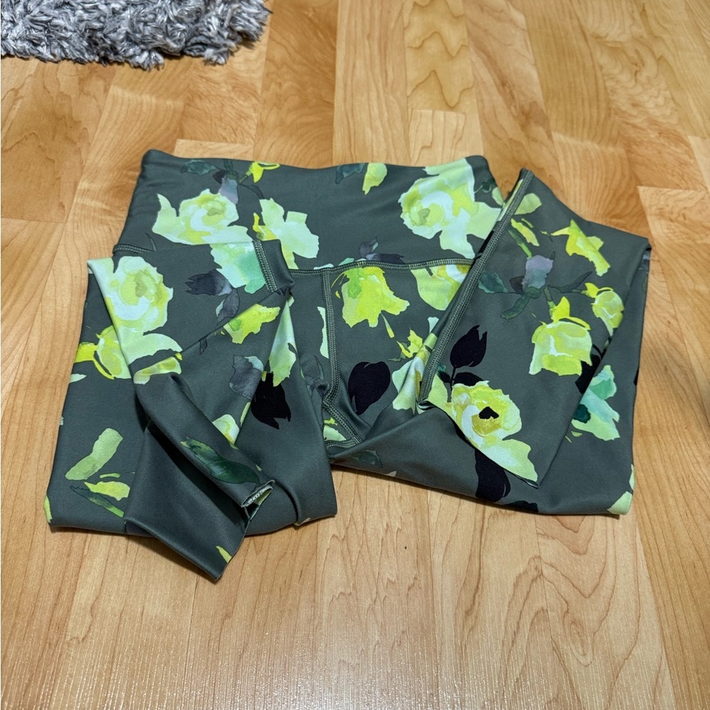 Athleta Green and Yellow Leggings for Active Comfort - Picture 13 of 13